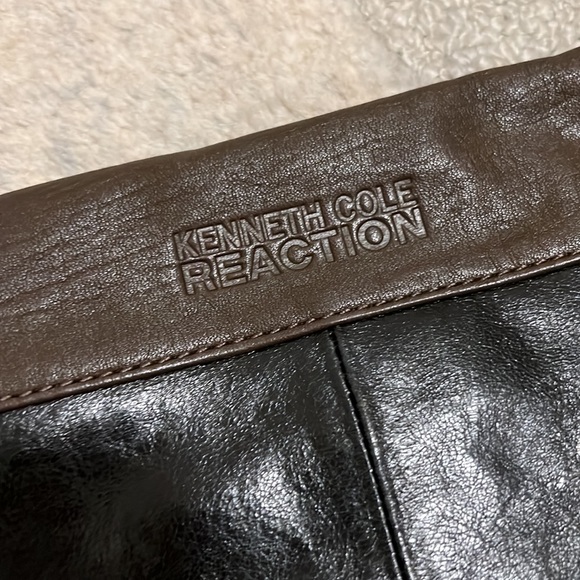 Kenneth Cole Reaction two toned Leather clutch with unique zipper detail - Picture 3 of 8